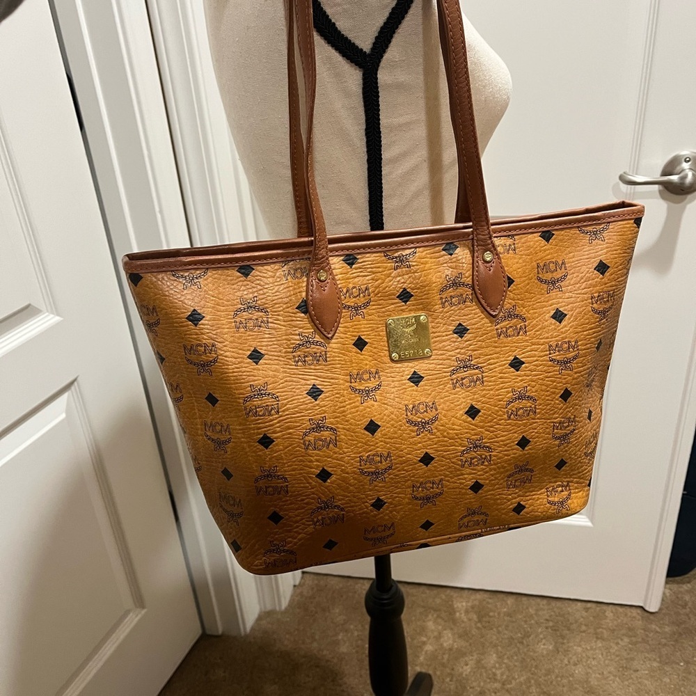 MCM COGNAC VISETOS SMALL ZIPPERED TOTE - Picture 15 of 15